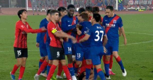 mk体育官网-沪上德比不缺火爆元素 奥斯卡4助攻+被掌掴+红牌